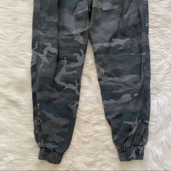 Aritzia TNA Gray Camo Jogger Pants - Picture 10 of 13